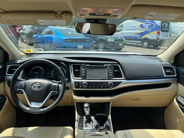 Thumbnail: 2019 Toyota Highlander - 10