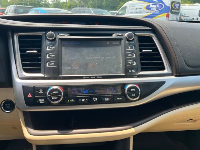 Thumbnail: 2019 Toyota Highlander - 15