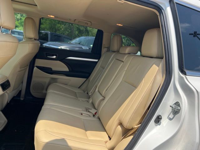Thumbnail: 2019 Toyota Highlander - 21