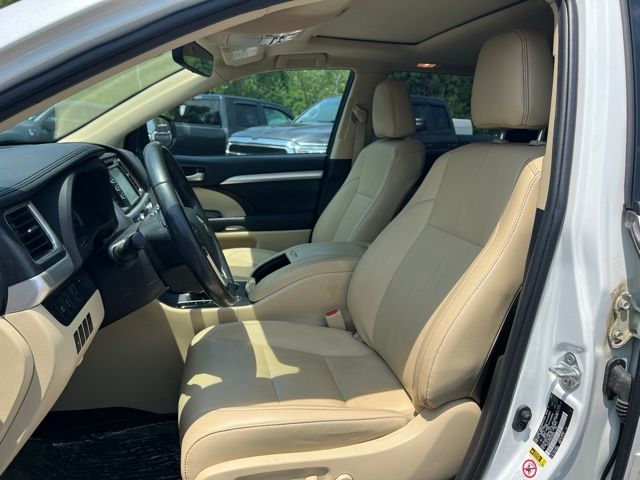 Thumbnail: 2019 Toyota Highlander - 11