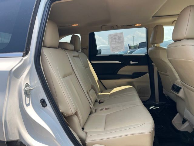 Thumbnail: 2019 Toyota Highlander - 22