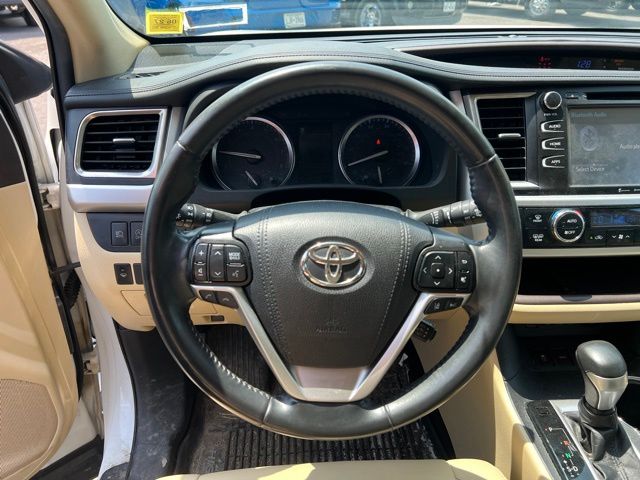 Thumbnail: 2019 Toyota Highlander - 14