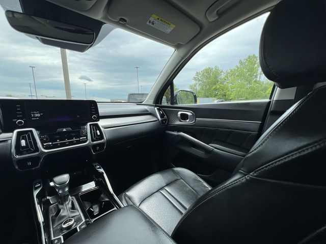 Thumbnail: 2023 Kia Sorento - 9