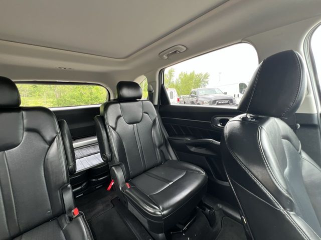 Thumbnail: 2023 Kia Sorento - 26