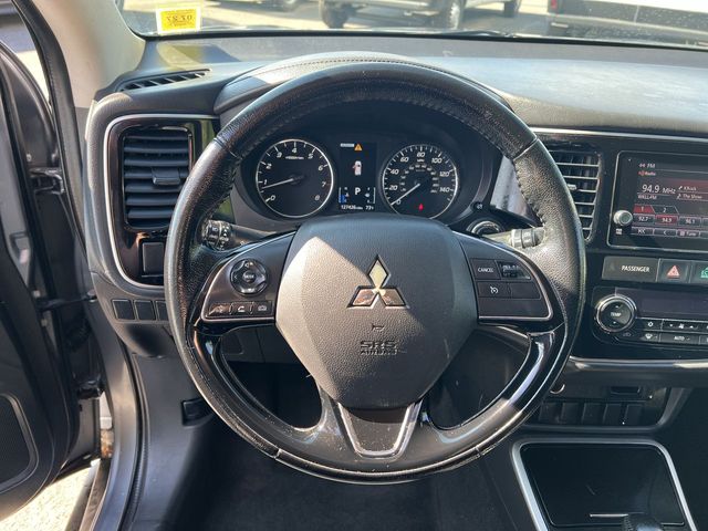 Thumbnail: 2017 Mitsubishi Outlander - 34