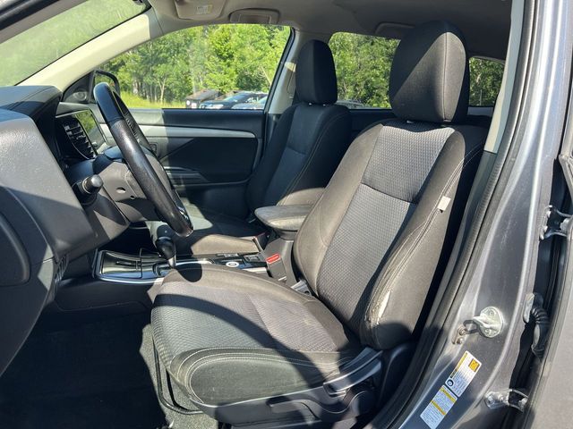 Thumbnail: 2017 Mitsubishi Outlander - 12