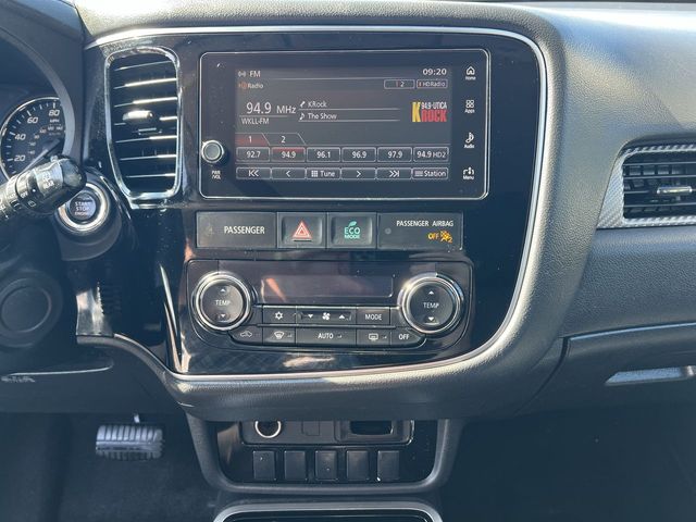 Thumbnail: 2017 Mitsubishi Outlander - 16