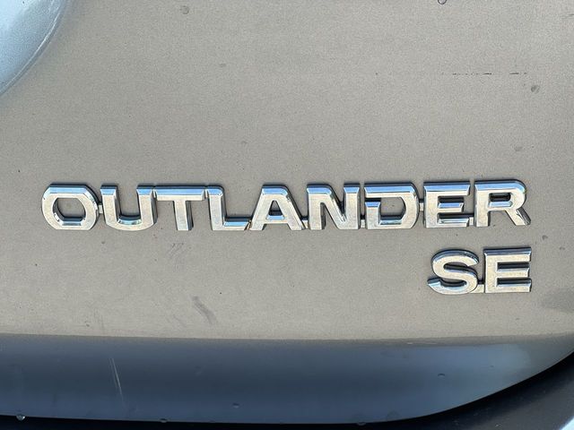 Thumbnail: 2017 Mitsubishi Outlander - 7