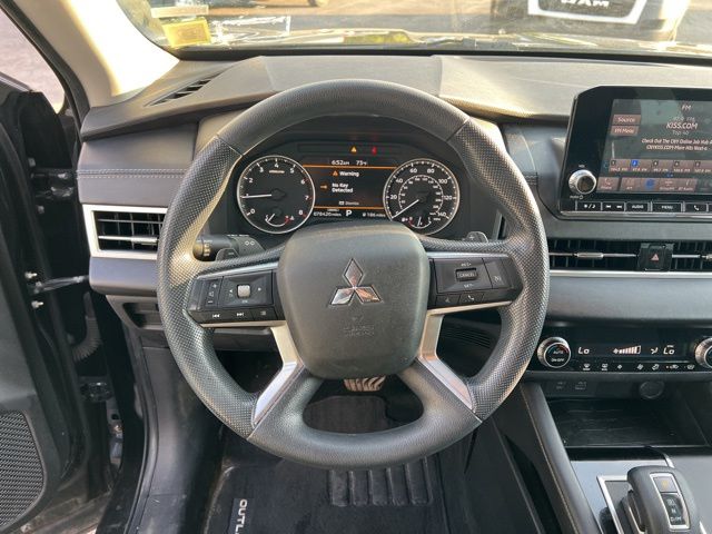 Thumbnail: 2022 Mitsubishi Outlander - 14