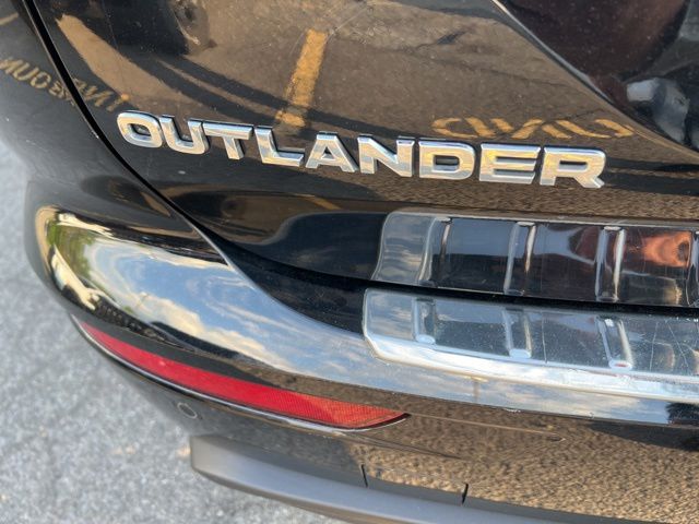Thumbnail: 2022 Mitsubishi Outlander - 7