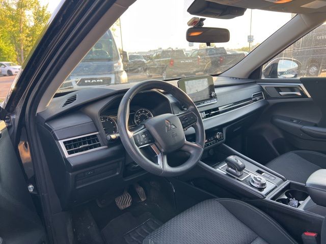 Thumbnail: 2022 Mitsubishi Outlander - 2
