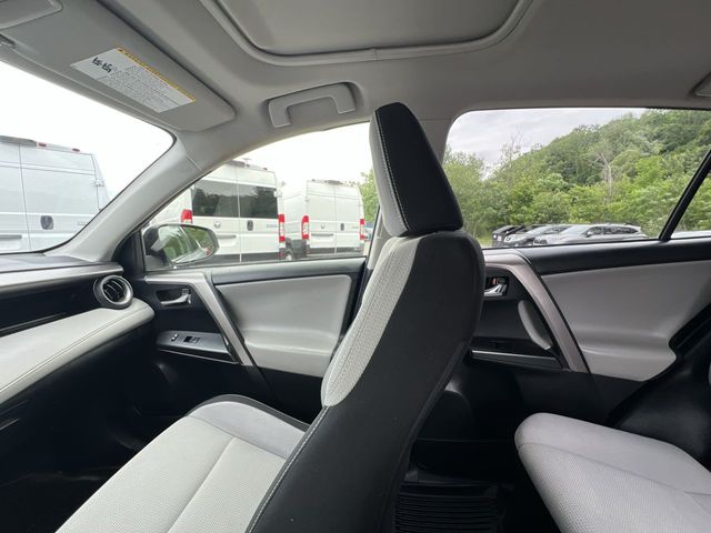 Thumbnail: 2018 Toyota RAV4 - 10