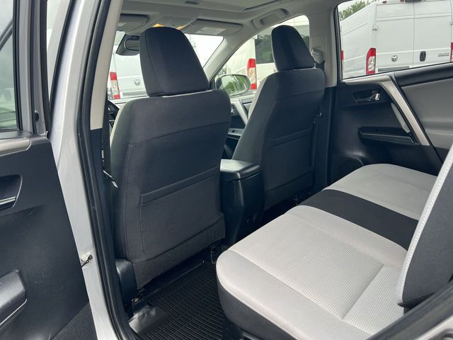 Thumbnail: 2018 Toyota RAV4 - 30