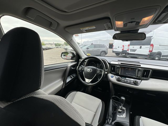 Thumbnail: 2018 Toyota RAV4 - 9