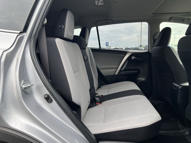 Thumbnail: 2018 Toyota RAV4 - 32
