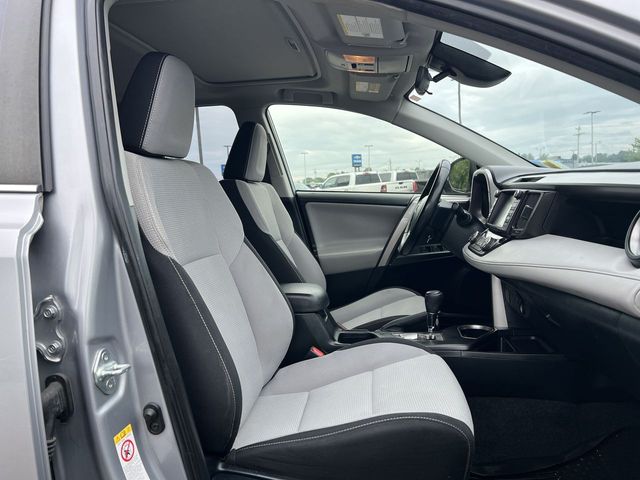Thumbnail: 2018 Toyota RAV4 - 33