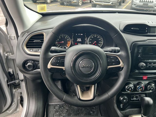 Thumbnail: 2017 Jeep Renegade - 33