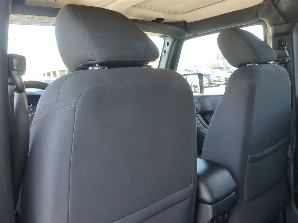 2015 Jeep Wrangler Unlimited Sport 10