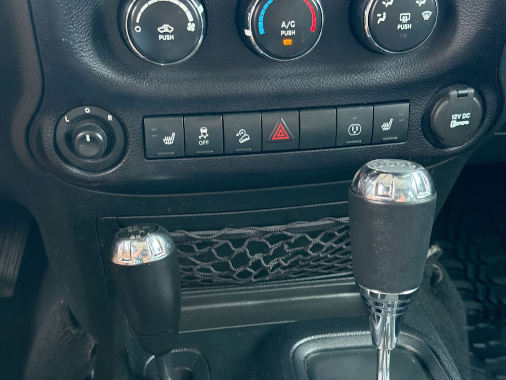 Thumbnail: 2016 Jeep Wrangler - 36