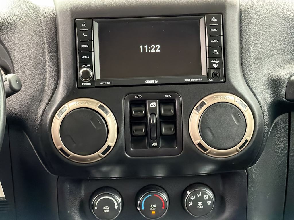 Thumbnail: 2016 Jeep Wrangler - 14