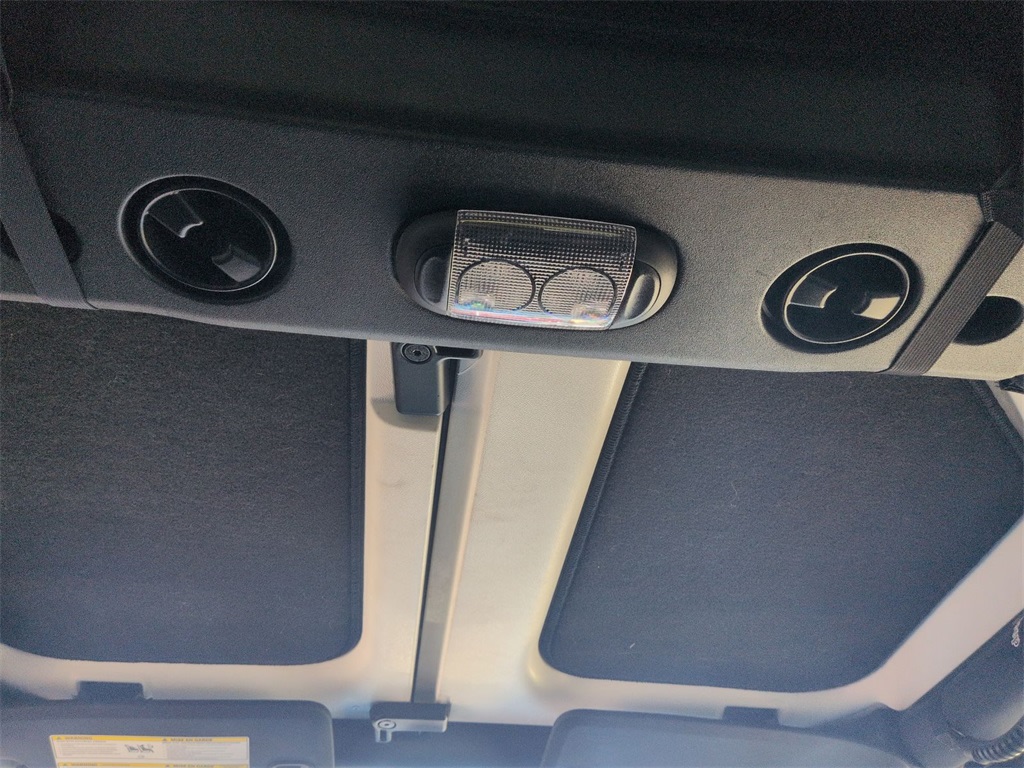 Thumbnail: 2017 Jeep Wrangler - 31