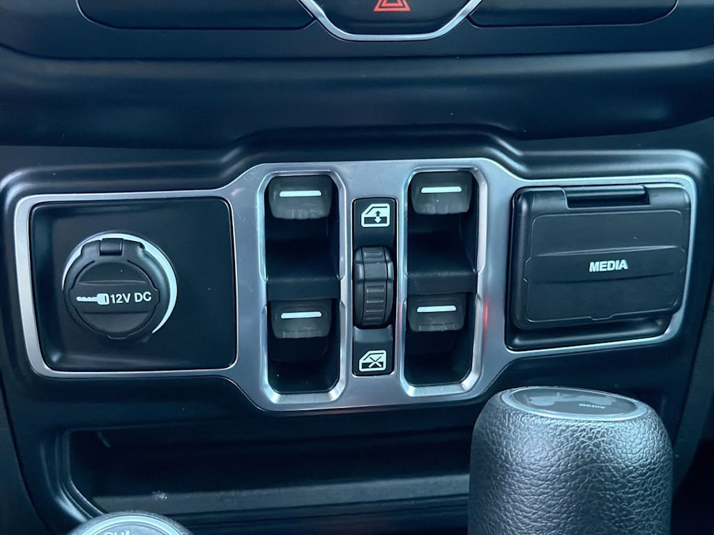 Thumbnail: 2020 Jeep Wrangler - 35