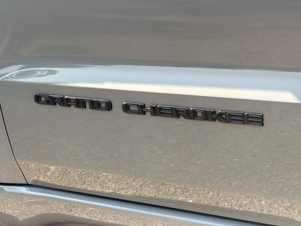 Thumbnail: 2020 Jeep Grand Cherokee - 6