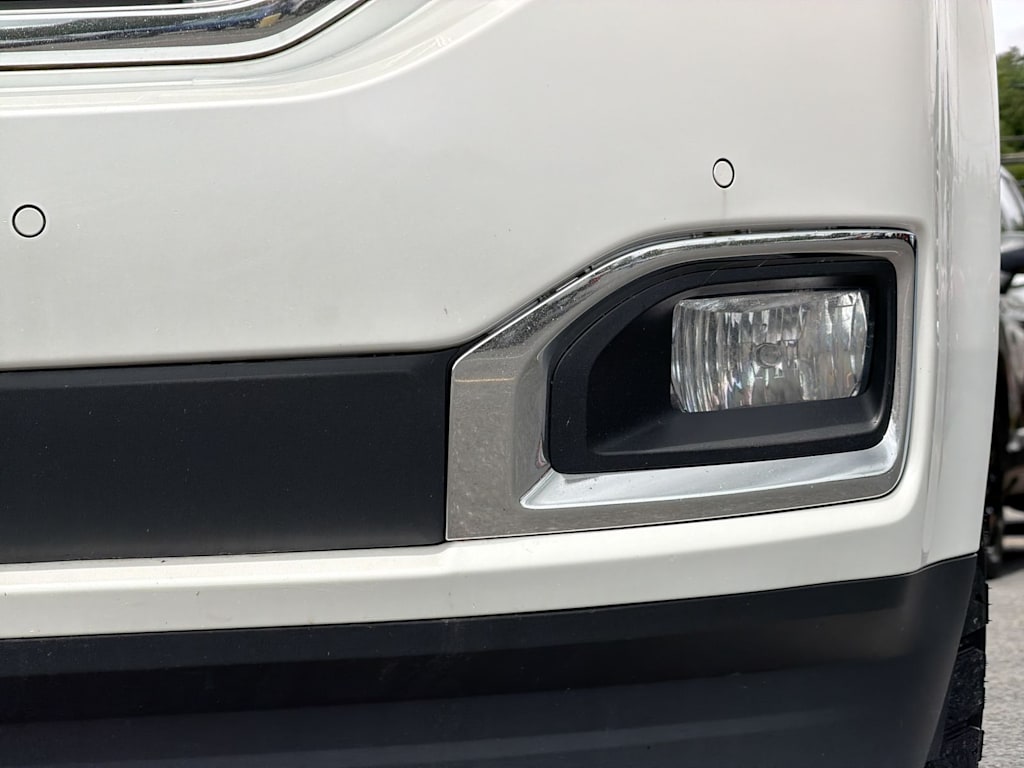 Thumbnail: 2019 GMC Yukon XL - 24
