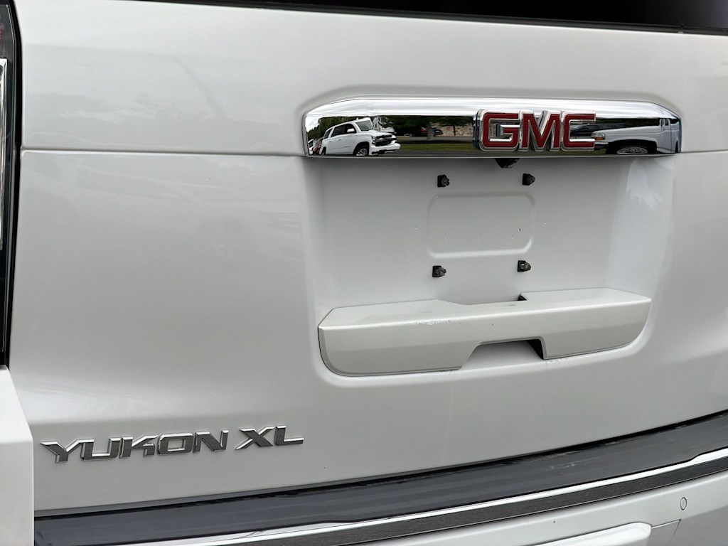 Thumbnail: 2019 GMC Yukon XL - 25