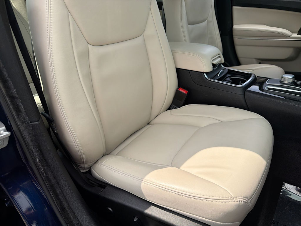 Thumbnail: 2017 Chrysler 300 - 28