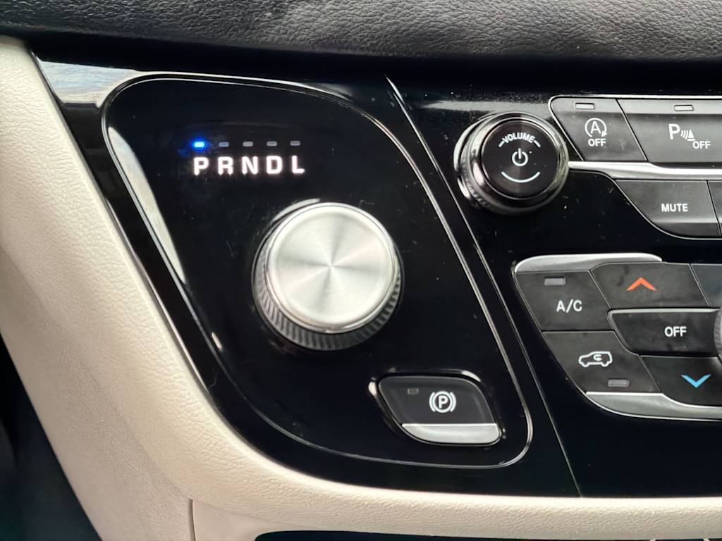 Thumbnail: 2022 Chrysler Pacifica - 34