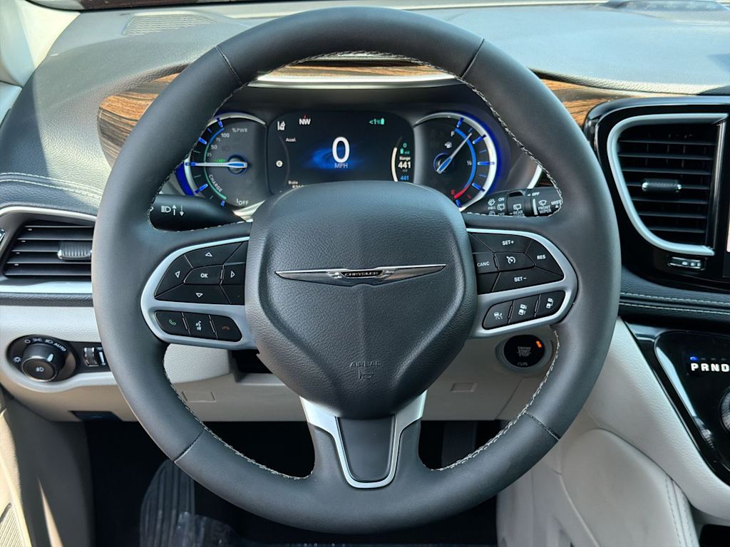 Thumbnail: 2023 Chrysler Pacifica - 12
