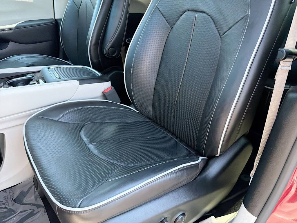 Thumbnail: 2023 Chrysler Pacifica - 10