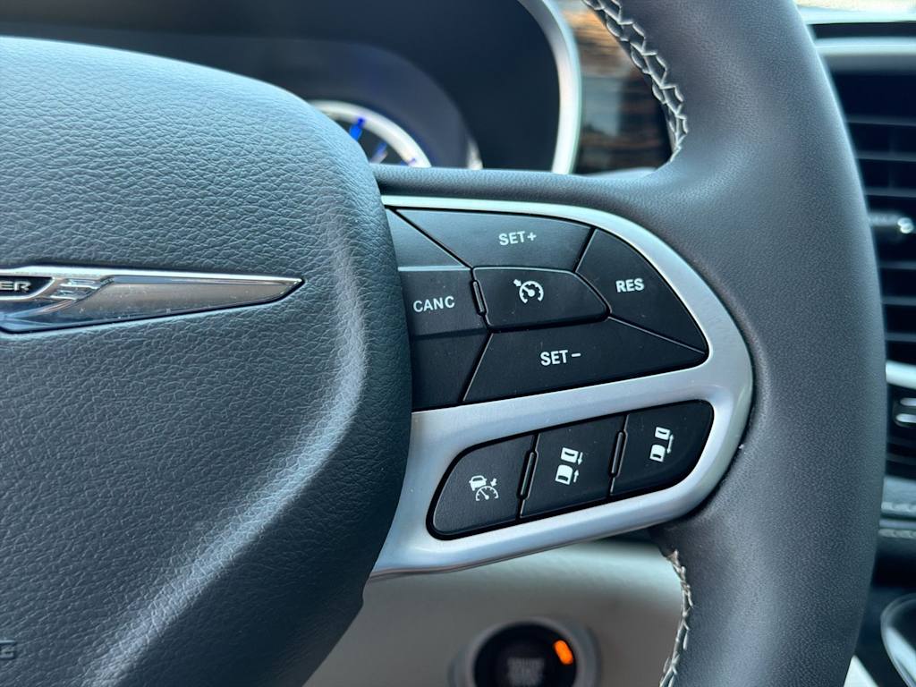 Thumbnail: 2023 Chrysler Pacifica - 30