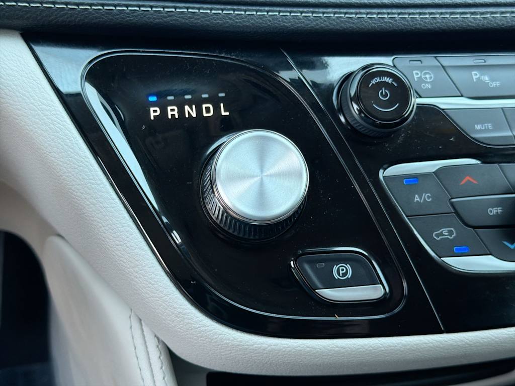 Thumbnail: 2023 Chrysler Pacifica - 35
