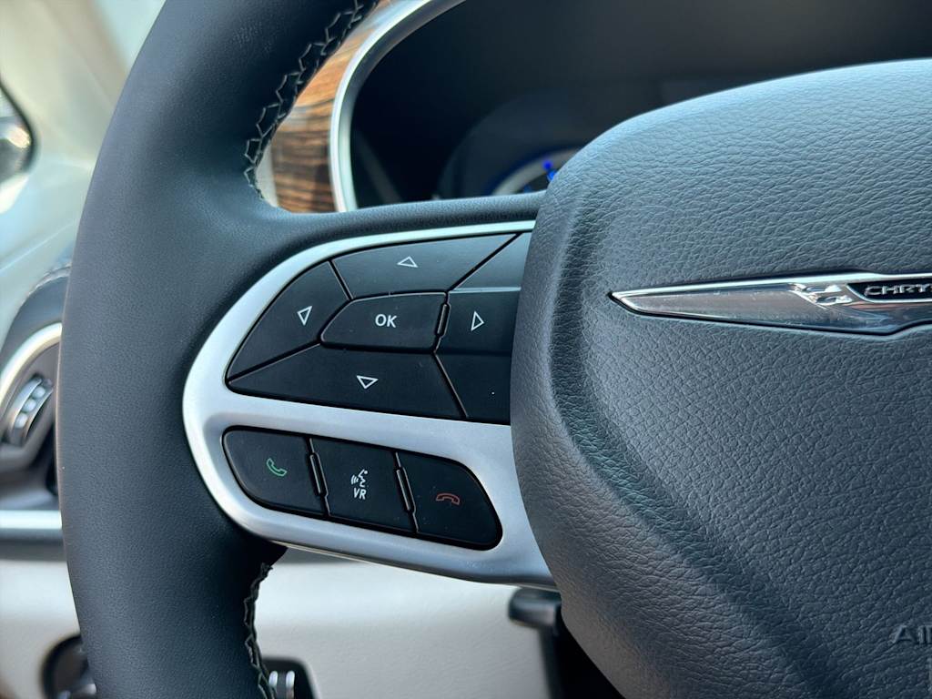 Thumbnail: 2023 Chrysler Pacifica - 29