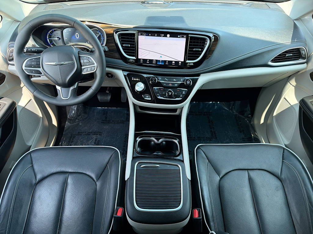 Thumbnail: 2023 Chrysler Pacifica - 9