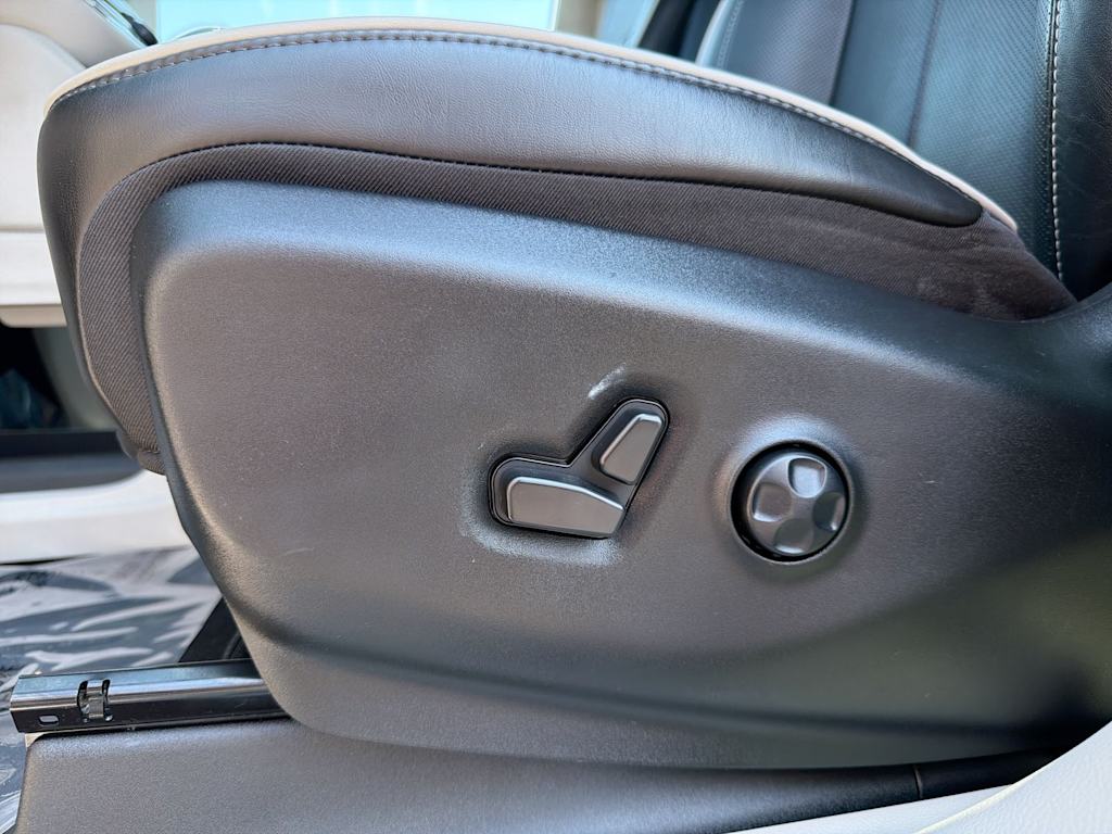Thumbnail: 2023 Chrysler Pacifica - 24