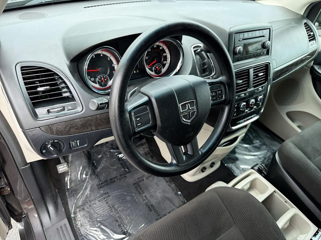 Thumbnail: 2016 Dodge Grand Caravan - 2