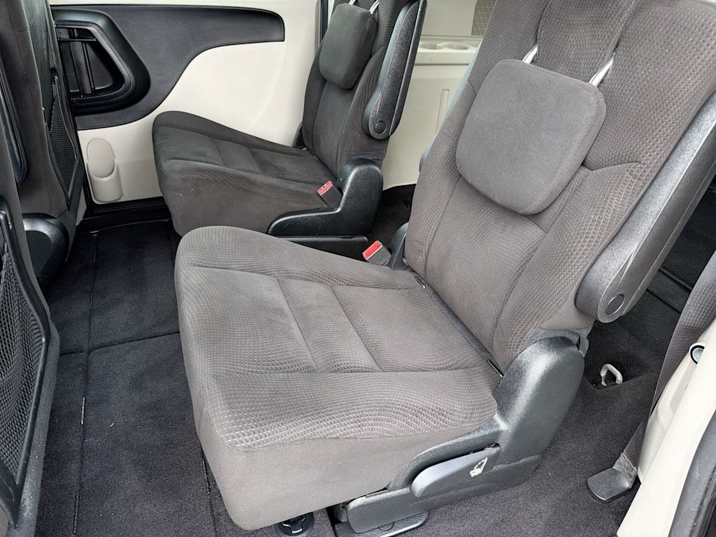Thumbnail: 2016 Dodge Grand Caravan - 11