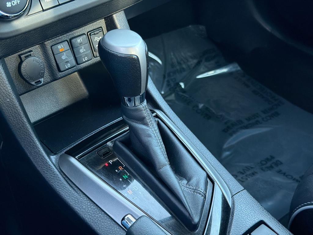 Thumbnail: 2015 Toyota Corolla - 16