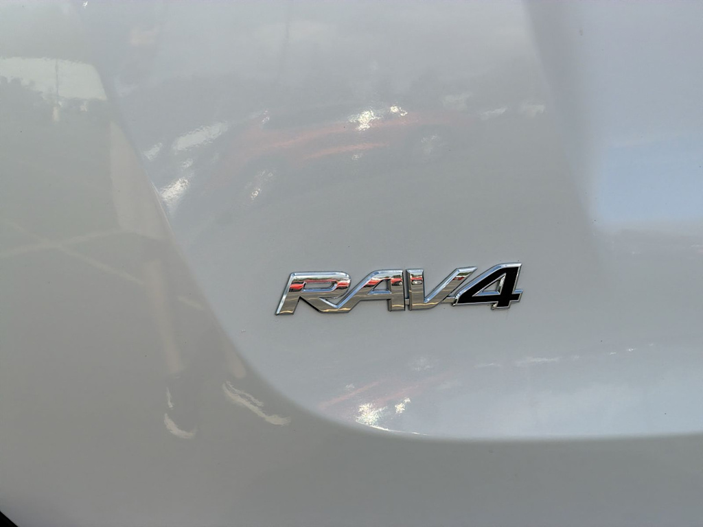 Thumbnail: 2013 Toyota RAV4 - 26