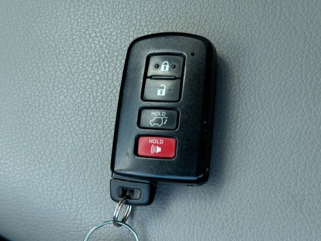 Thumbnail: 2013 Toyota RAV4 - 18