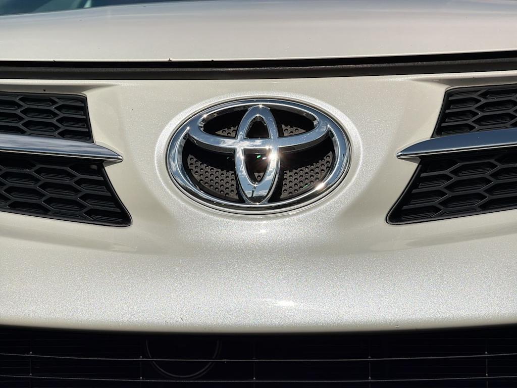 Thumbnail: 2013 Toyota RAV4 - 6
