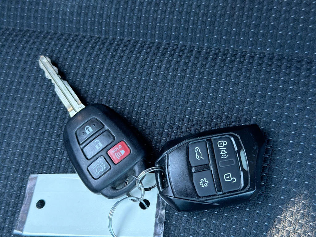 Thumbnail: 2016 Toyota RAV4 - 18