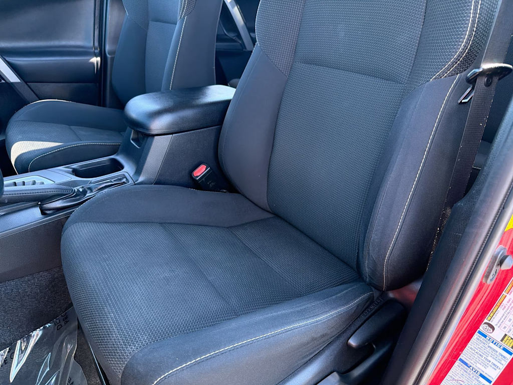 Thumbnail: 2016 Toyota RAV4 - 10