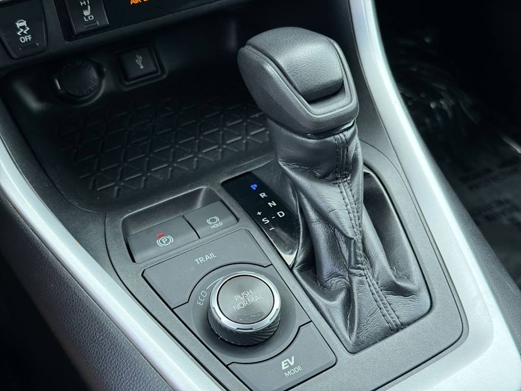 Thumbnail: 2020 Toyota RAV4 - 15