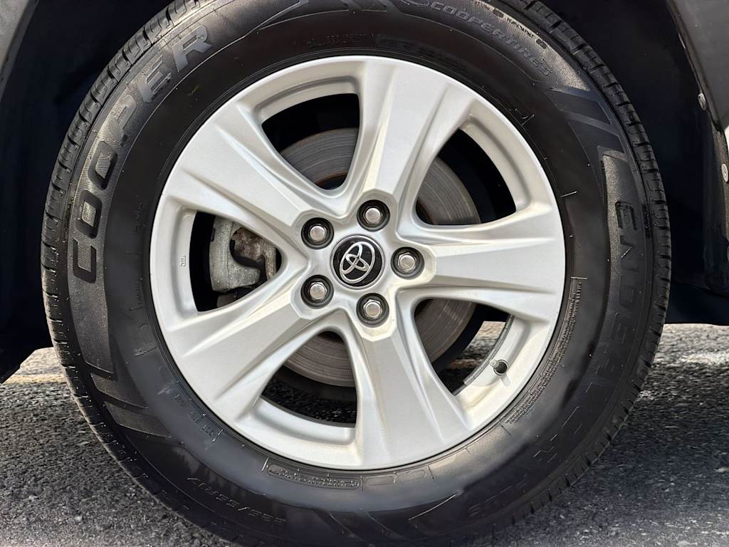 Thumbnail: 2020 Toyota RAV4 - 7