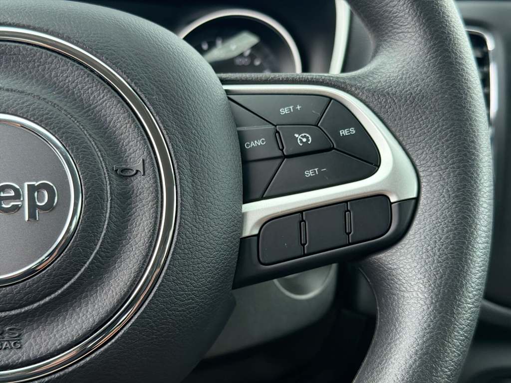Thumbnail: 2020 Jeep Compass - 30
