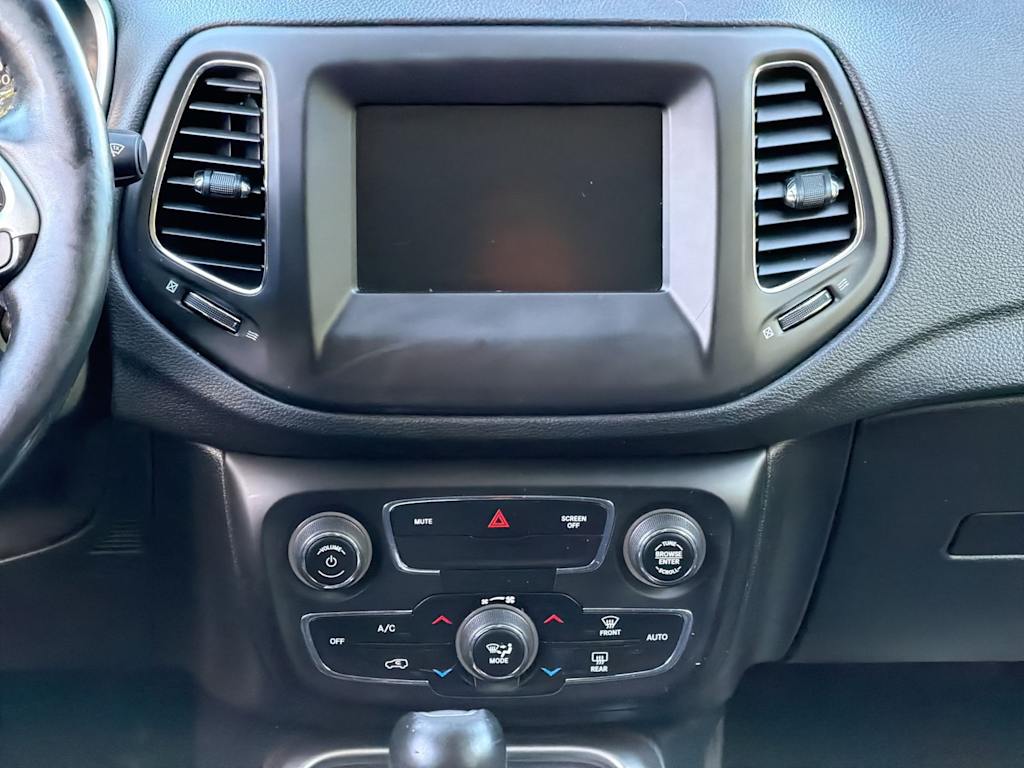 Thumbnail: 2019 Jeep Compass - 14